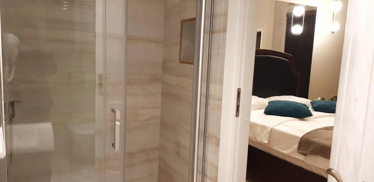 Elania Residence ทาร์กู จิอู ภายนอก รูปภาพ