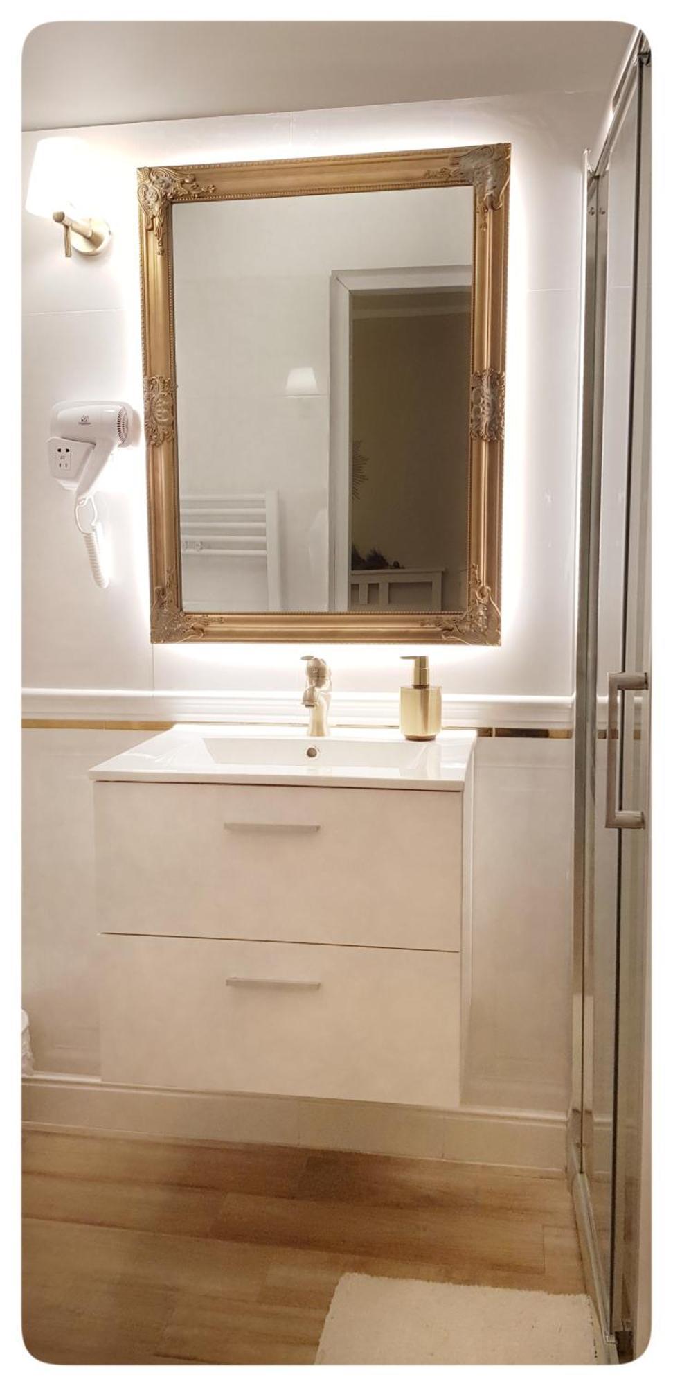 Elania Residence ทาร์กู จิอู ภายนอก รูปภาพ