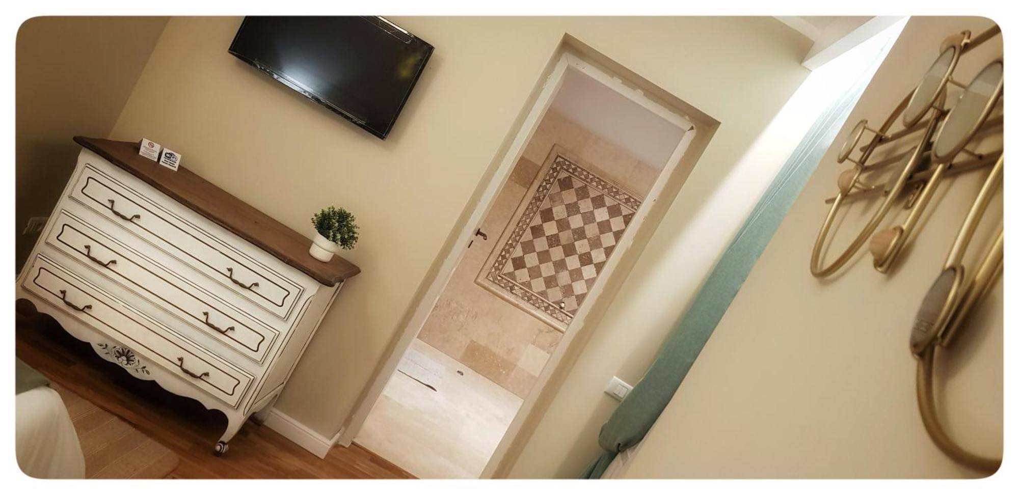 Elania Residence ทาร์กู จิอู ภายนอก รูปภาพ