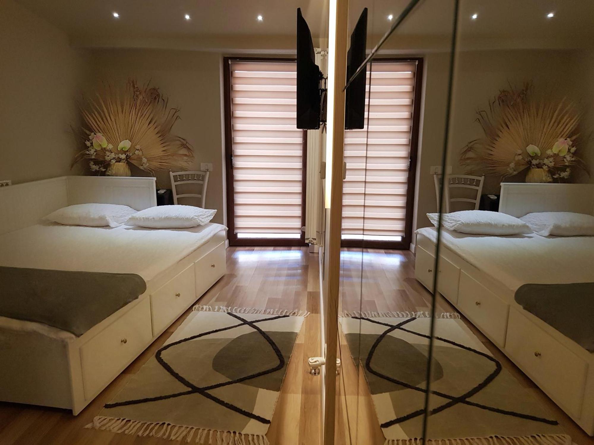Elania Residence ทาร์กู จิอู ภายนอก รูปภาพ