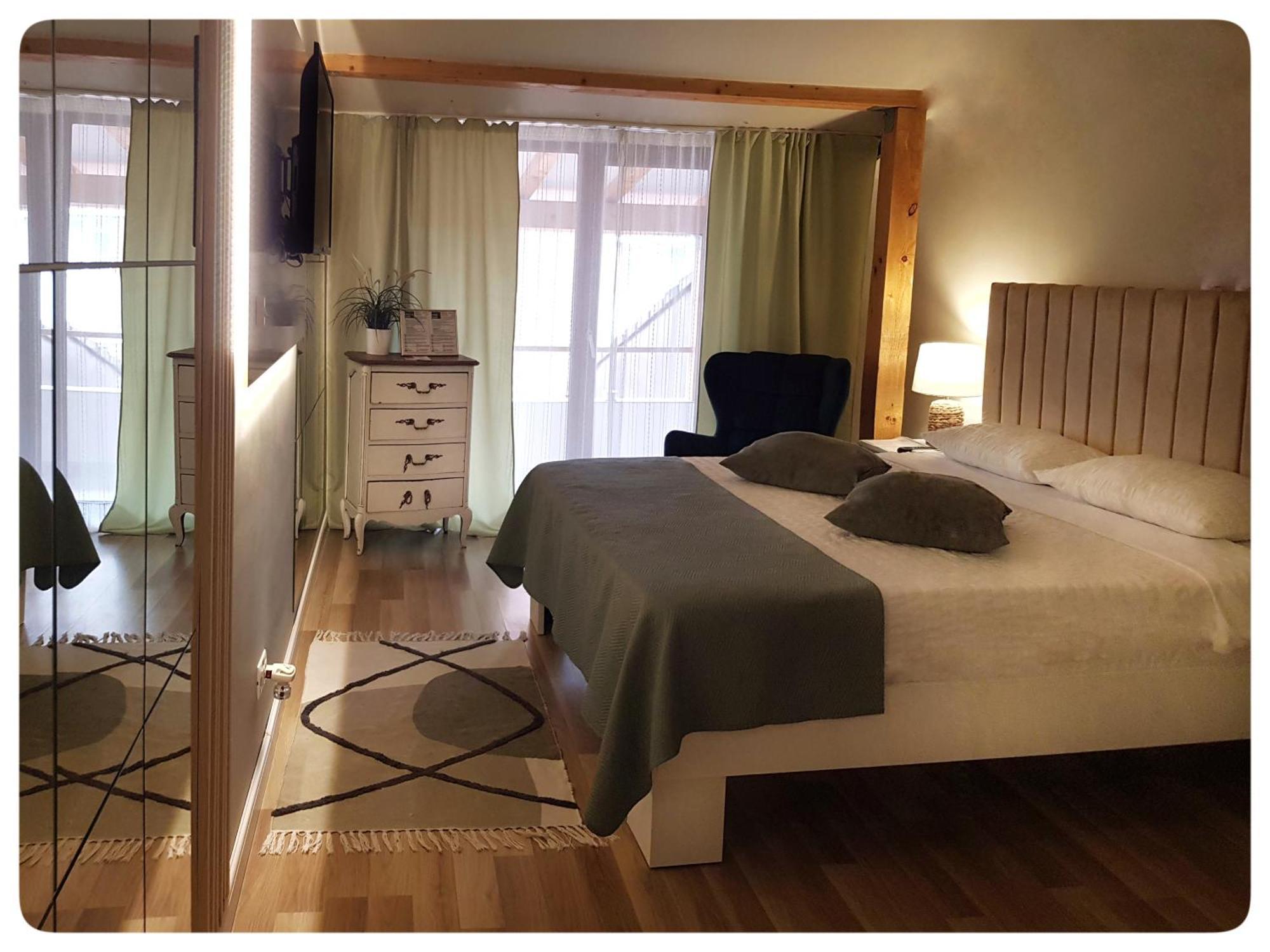 Elania Residence ทาร์กู จิอู ภายนอก รูปภาพ